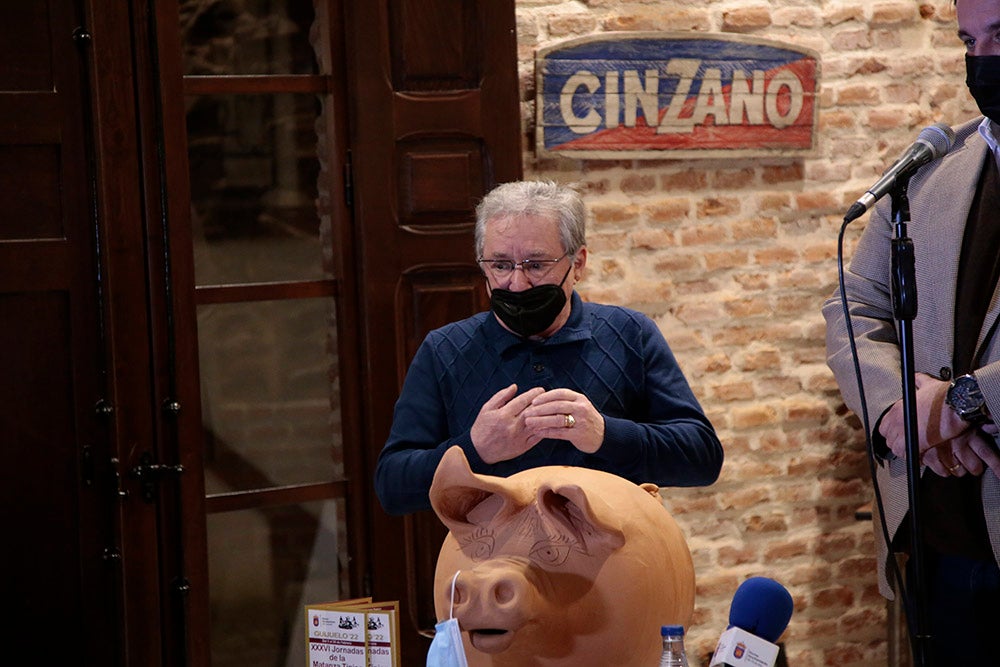 La exposición de enseres típicos y el pregón-homenaje inauguran las XXXVI Jornadas de la Matanza Típica de Guijuelo