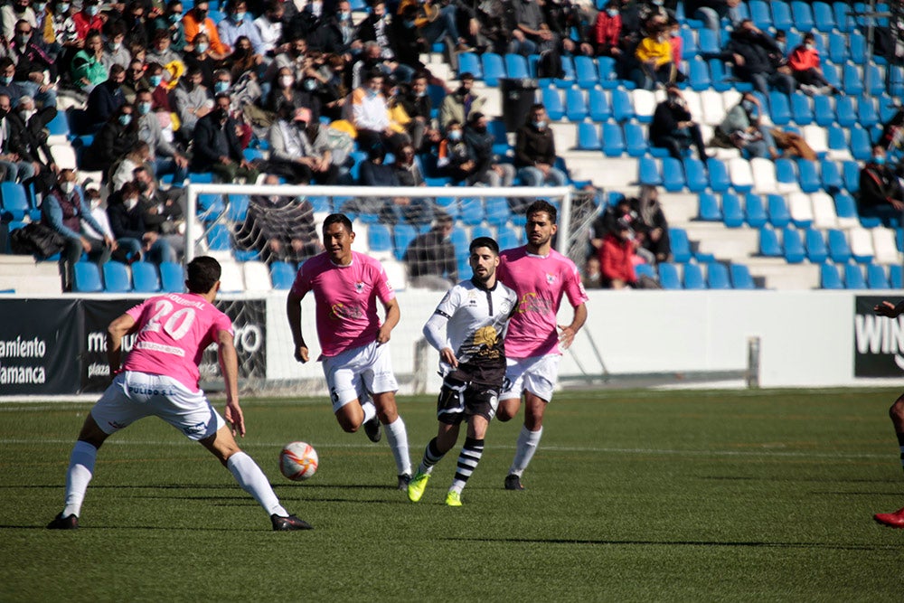 Unionistas golea al Talavera en otra comunión perfecta con el Reina Sofía y su afición (4-1)