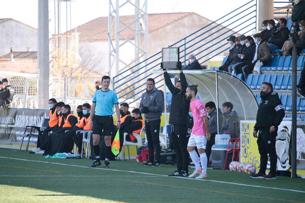 Unionistas golea al Talavera en otra comunión perfecta con el Reina Sofía y su afición (4-1)