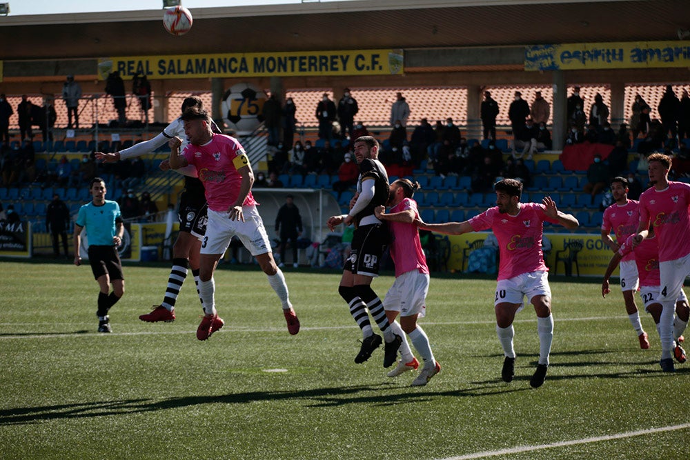 Unionistas golea al Talavera en otra comunión perfecta con el Reina Sofía y su afición (4-1)