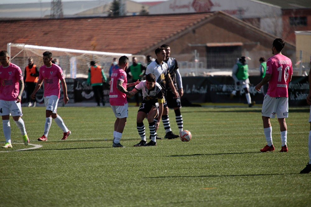 Unionistas golea al Talavera en otra comunión perfecta con el Reina Sofía y su afición (4-1)