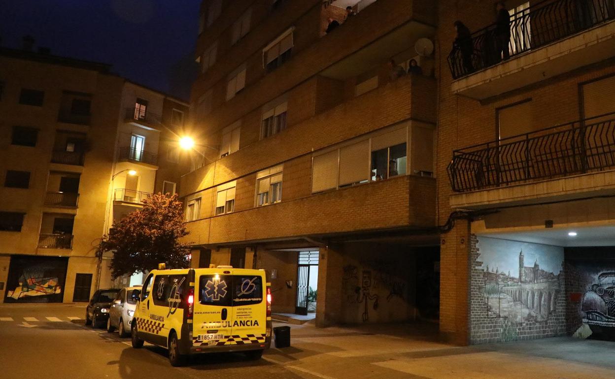 Una ambulancia durante la noche en Salamanca. 