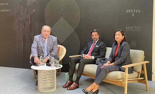 Pablo Álvarez, Antonio Menéndez y Marta Álvarez, durante la presentación.. 