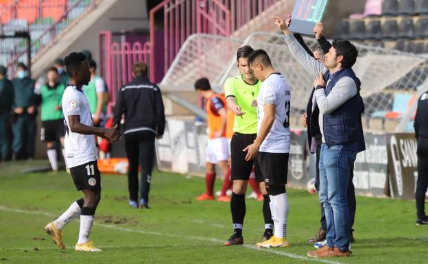 Momento en el que el jugador debuta con el Salamanca UDS en su único partido utilizado. 