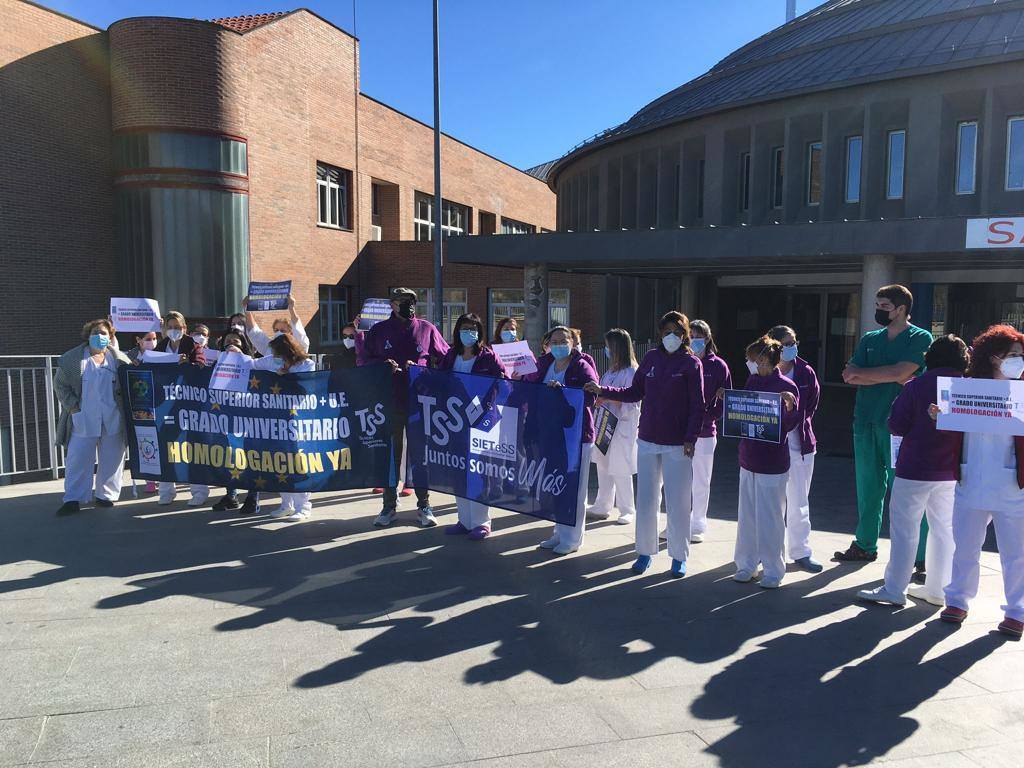 Protesta esta mañana a las puertas del Hospital General.
