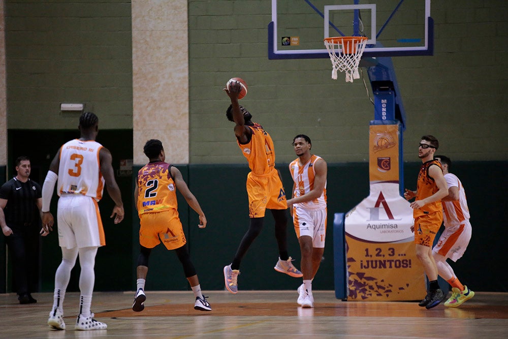 Un Aquimisa Carbajosa sin defensa ni rebote sigue hundiéndose un poco más en la tabla (73-81)