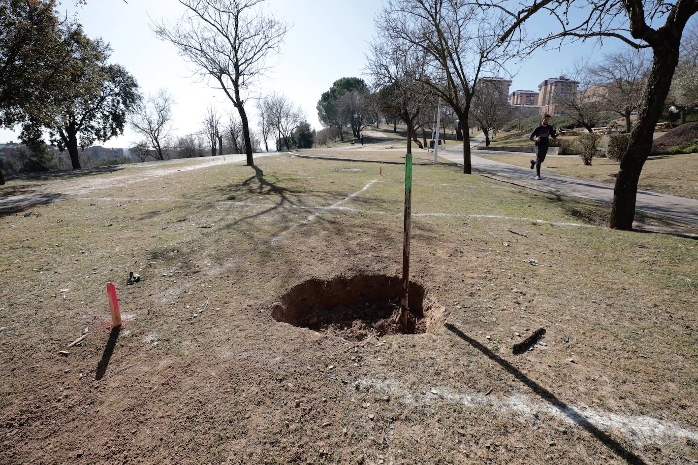 Fotos: Marcas para la construcción de uno de los ascensores de Parquesol