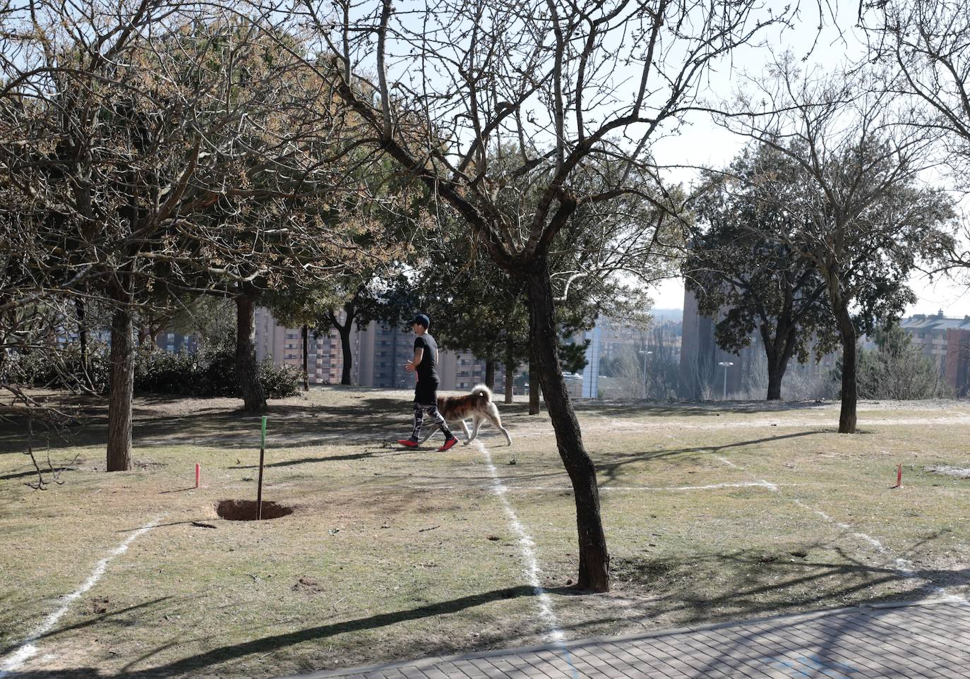 Fotos: Marcas para la construcción de uno de los ascensores de Parquesol
