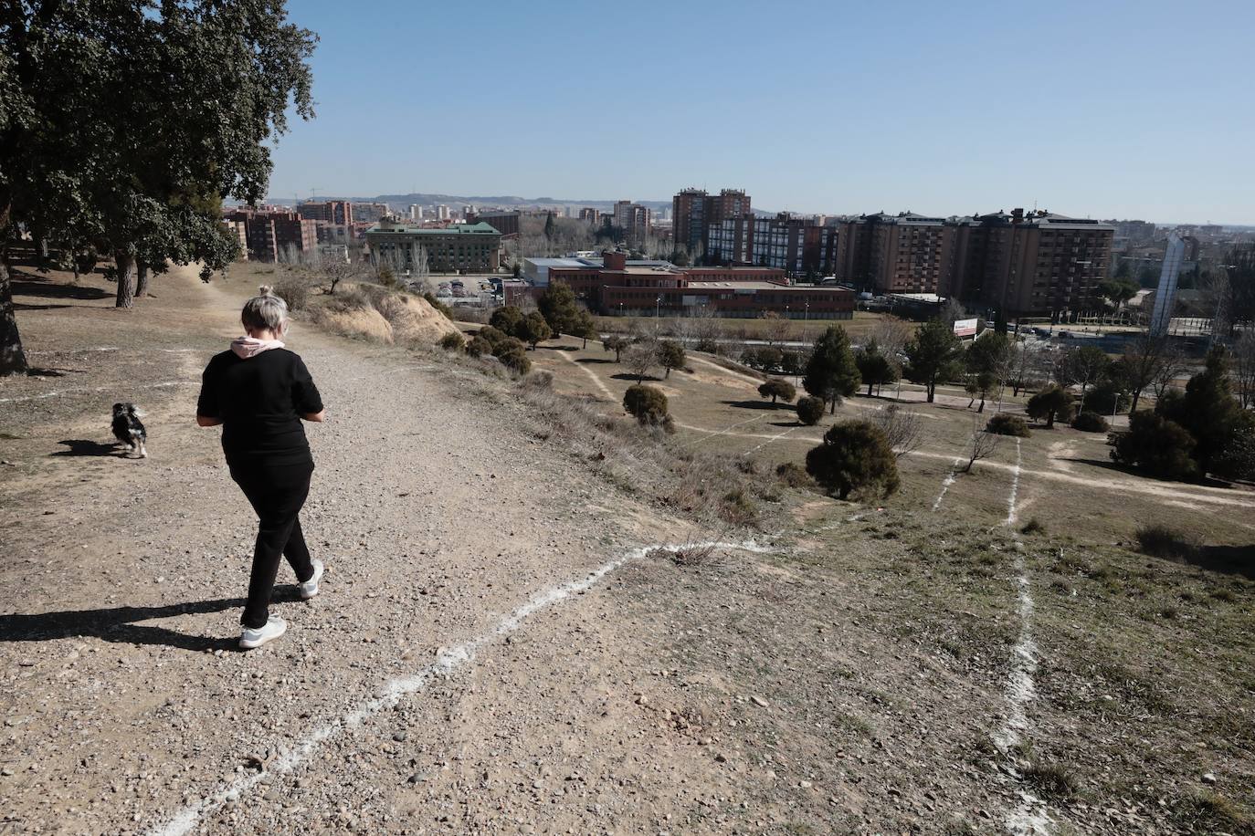 Fotos: Marcas para la construcción de uno de los ascensores de Parquesol