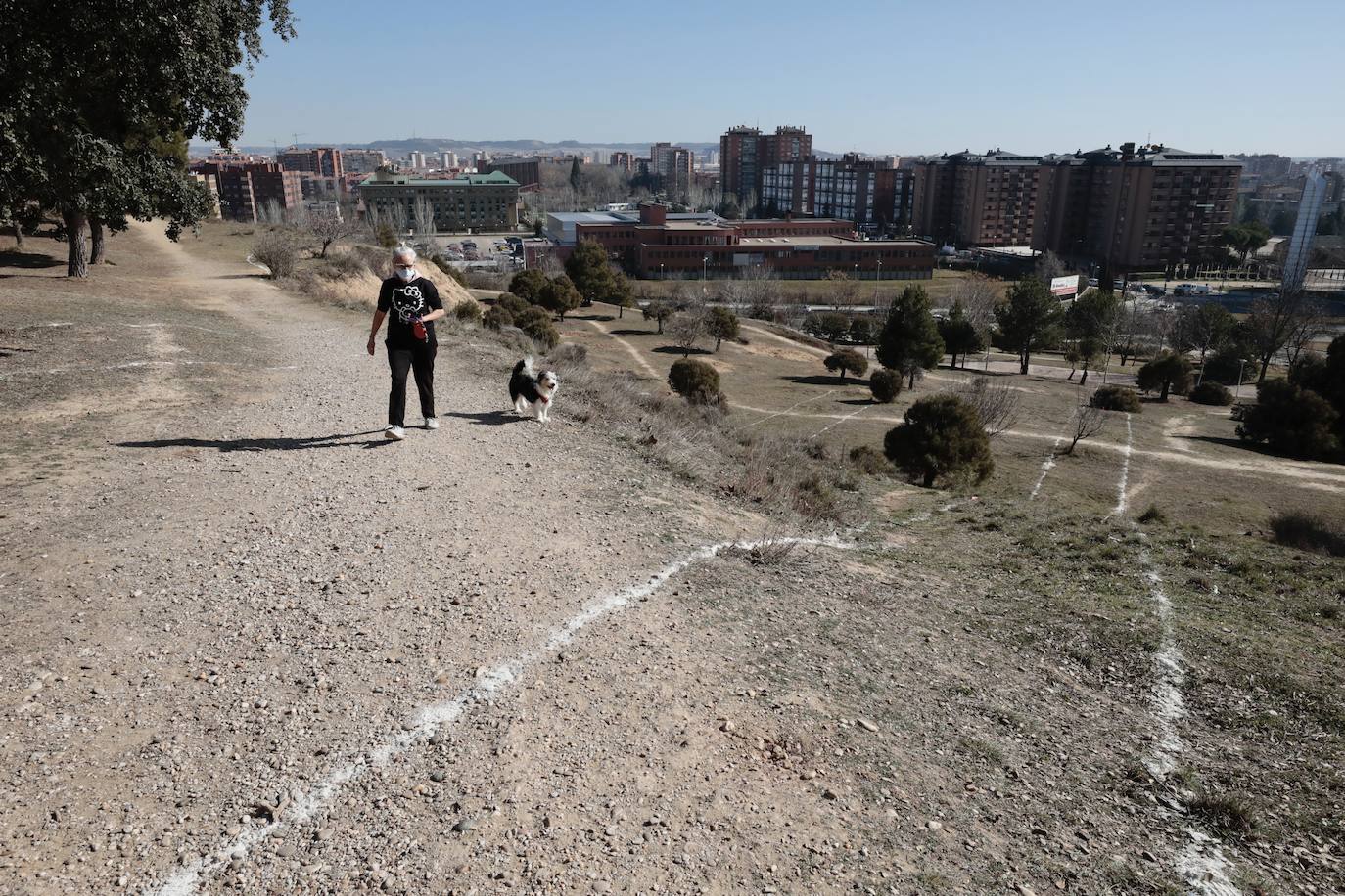 Fotos: Marcas para la construcción de uno de los ascensores de Parquesol