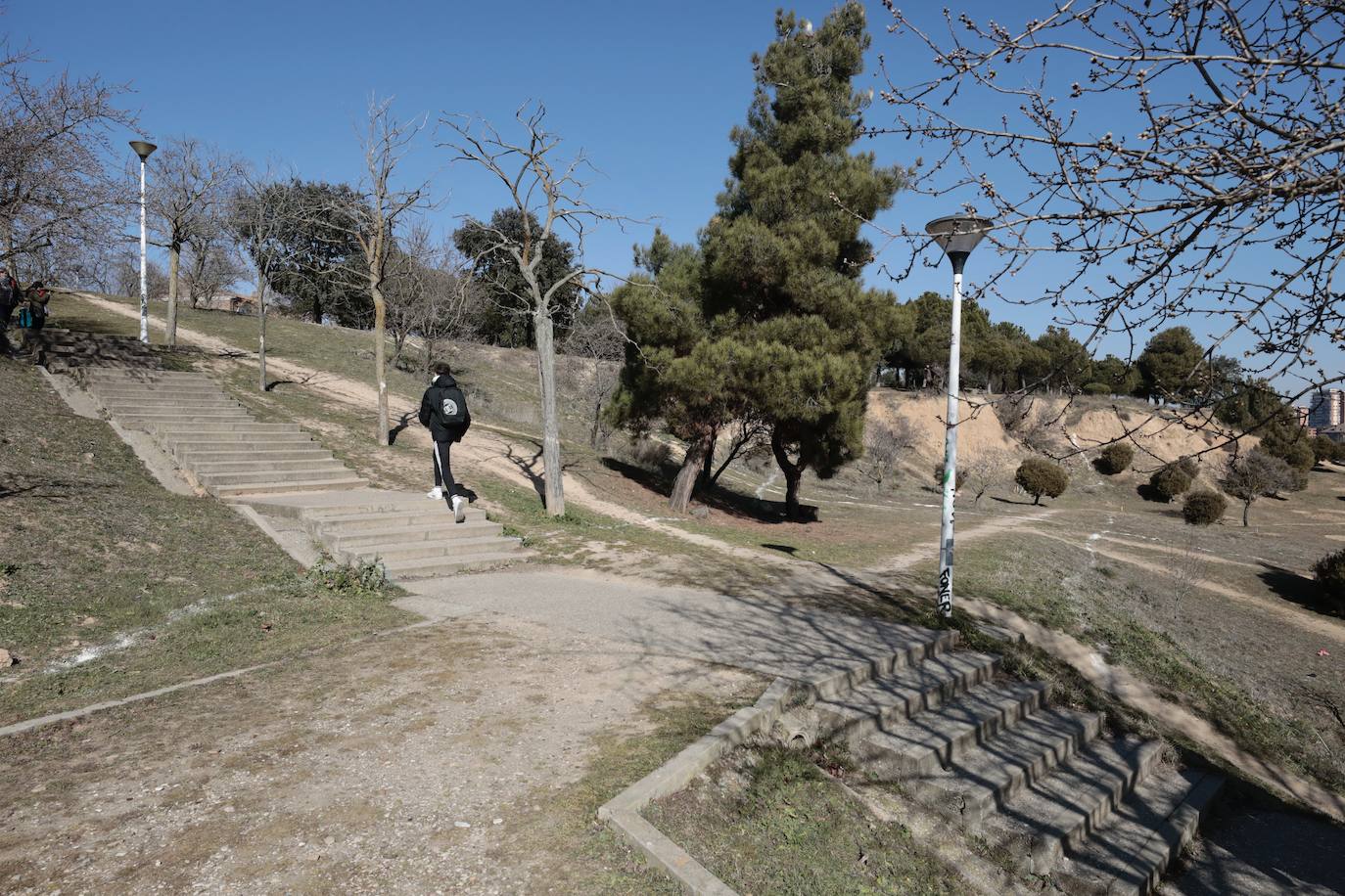 Fotos: Marcas para la construcción de uno de los ascensores de Parquesol