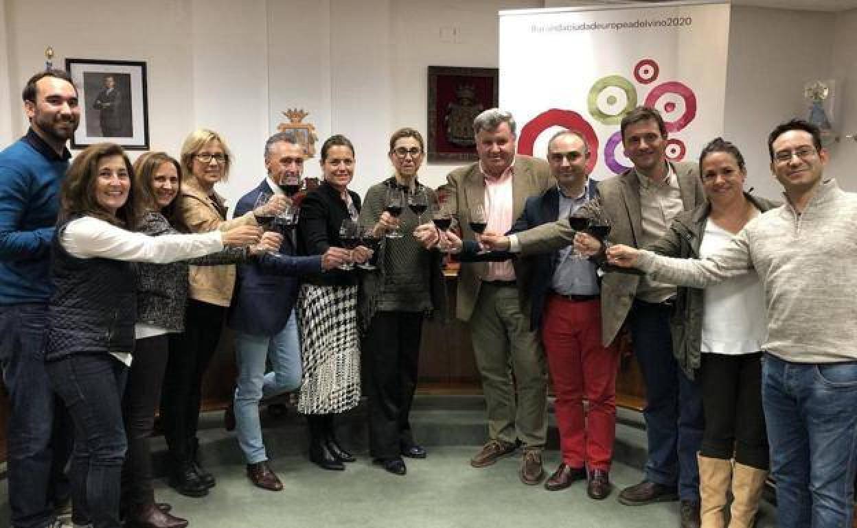 Brindis en Aranda de Duero para celebrar la Capitalidad Europea del Vino. 
