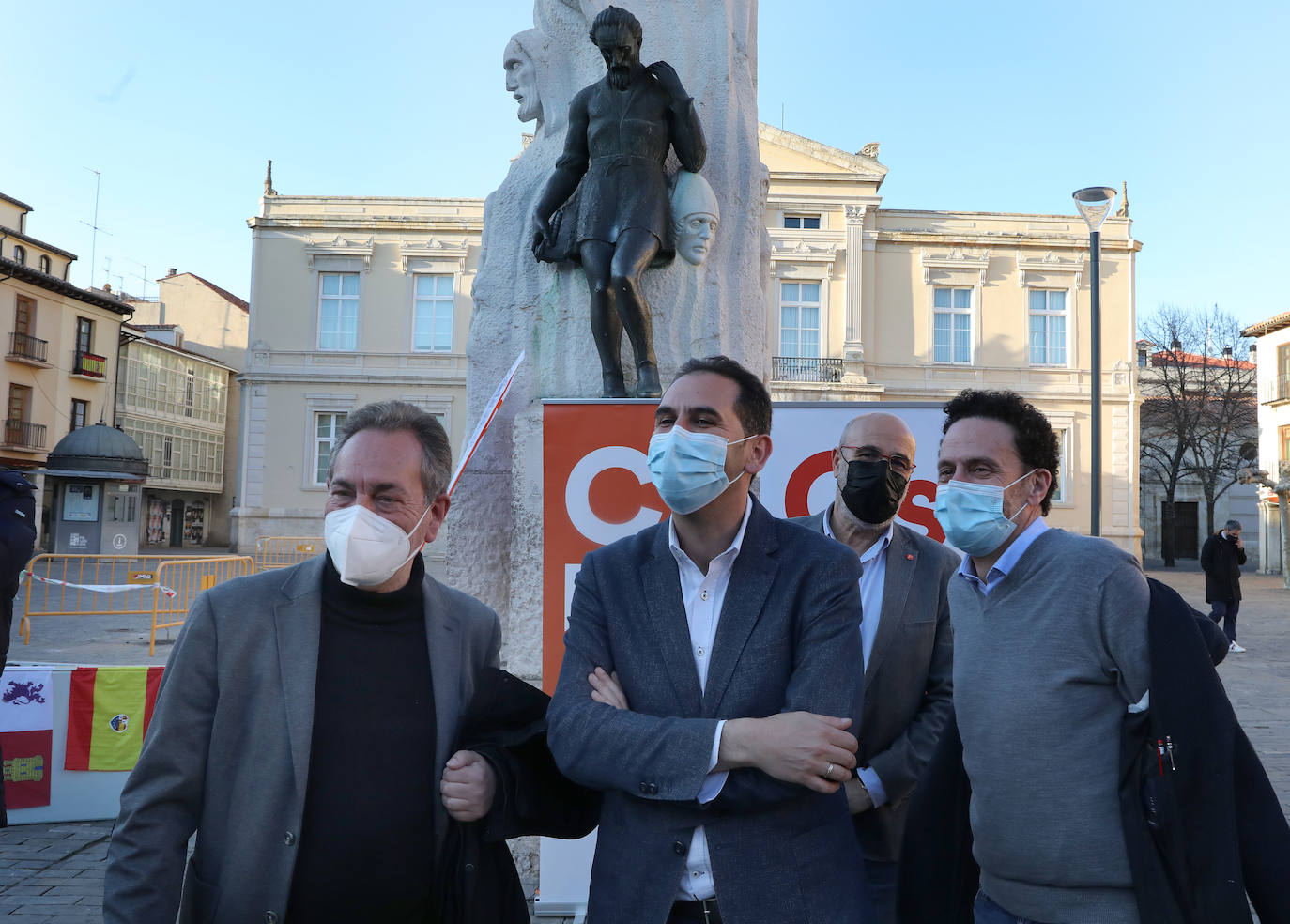 Edmundo Bal, a la derecha, con José Manuel Otero, Mario Simón y Urbano Revilla. 