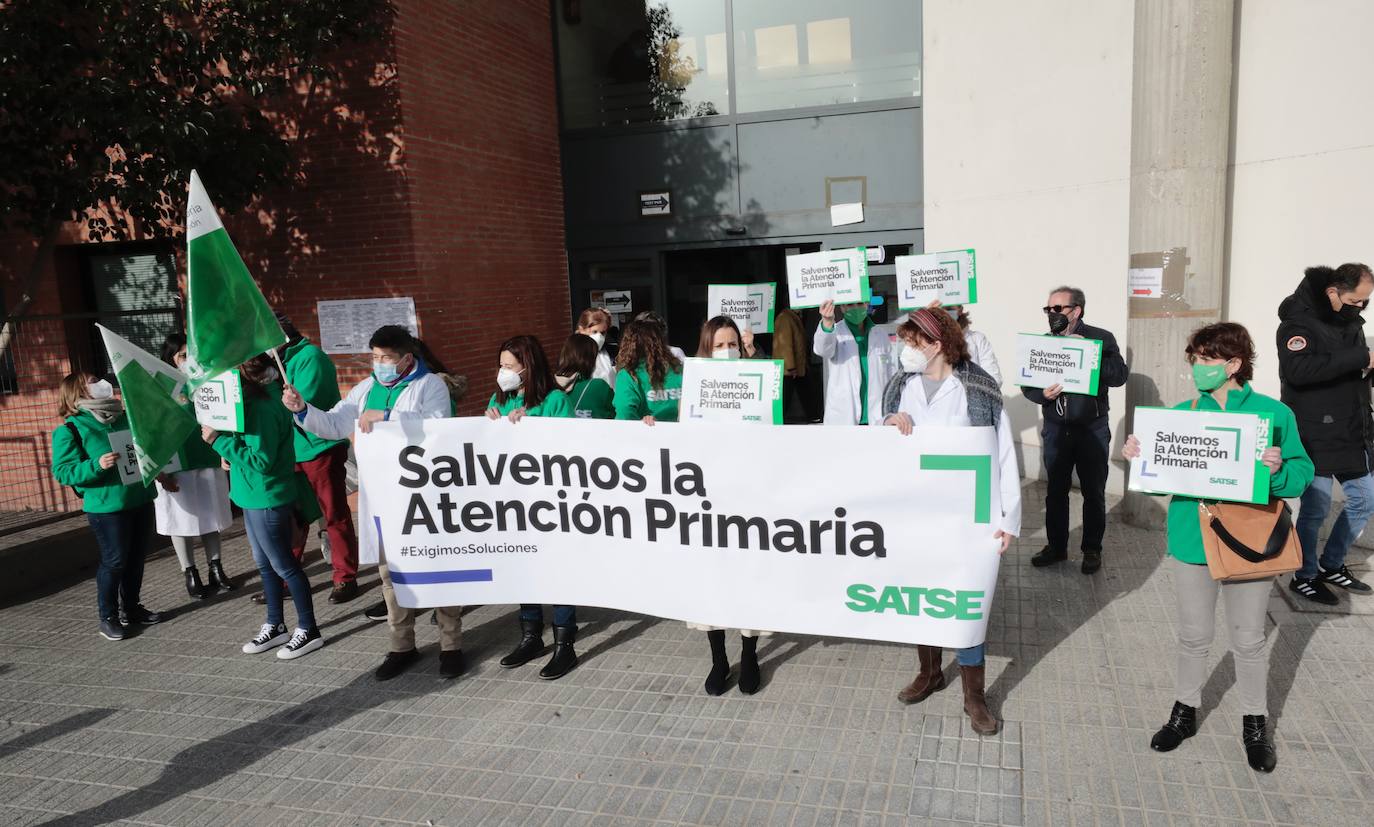 Fotos: Protesta de enfermeros y fisioterapeutas en Valladolid