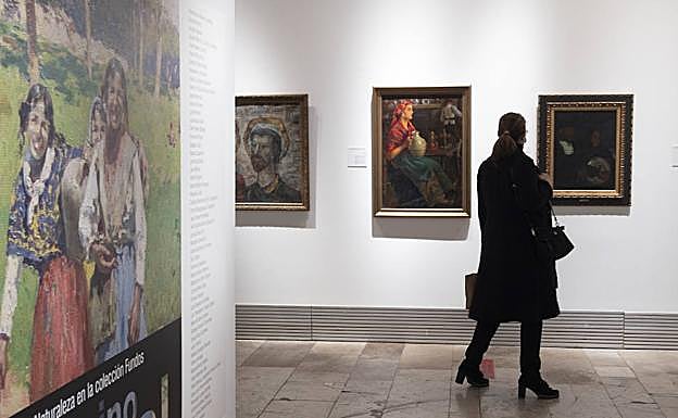 Varias piezas de la muestra 'Femenino rural', en la sala de la Pasión. 