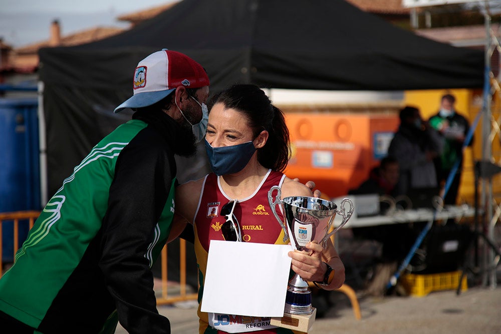 Manuel Vicente Tejedor y Verónica Sánchez culminaron sus correspondientes triunfos en la Liga de Cross imponiéndose en la última jornada en Cabrerizos