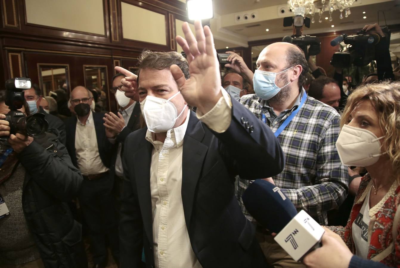 Fotos: Alfonso Fernández Mañueco celebra su victoria en las elecciones de Castilla y León