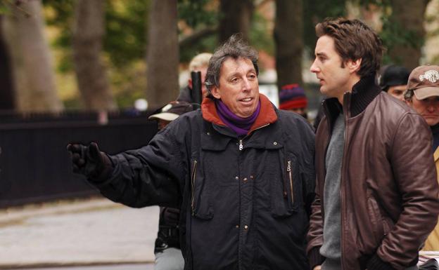 Ivan Reitman, dando indicaciones a Luke Wilson, en el rodaje de 'Mi súper exnovia'.