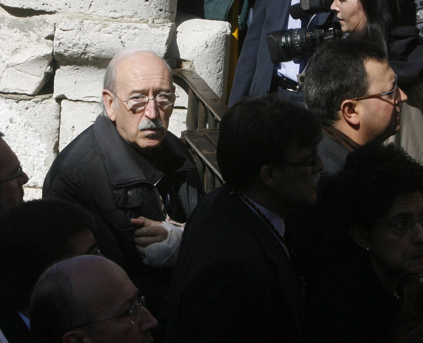 El actor Juan Antonio Quintana en el funeral de Miguel Delibes en marzo de 2010. 