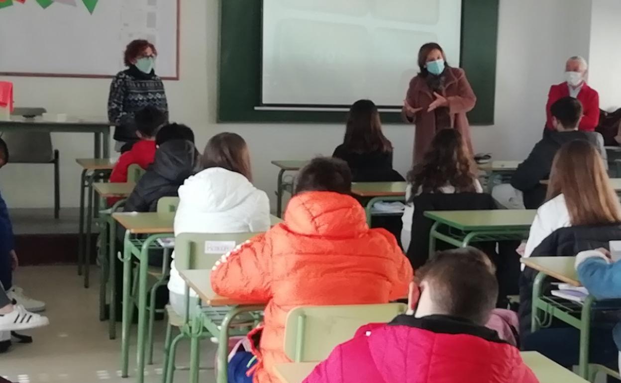Campaña de sensibilización para fomentar el respeto hacia los mayores en Salamanca. 