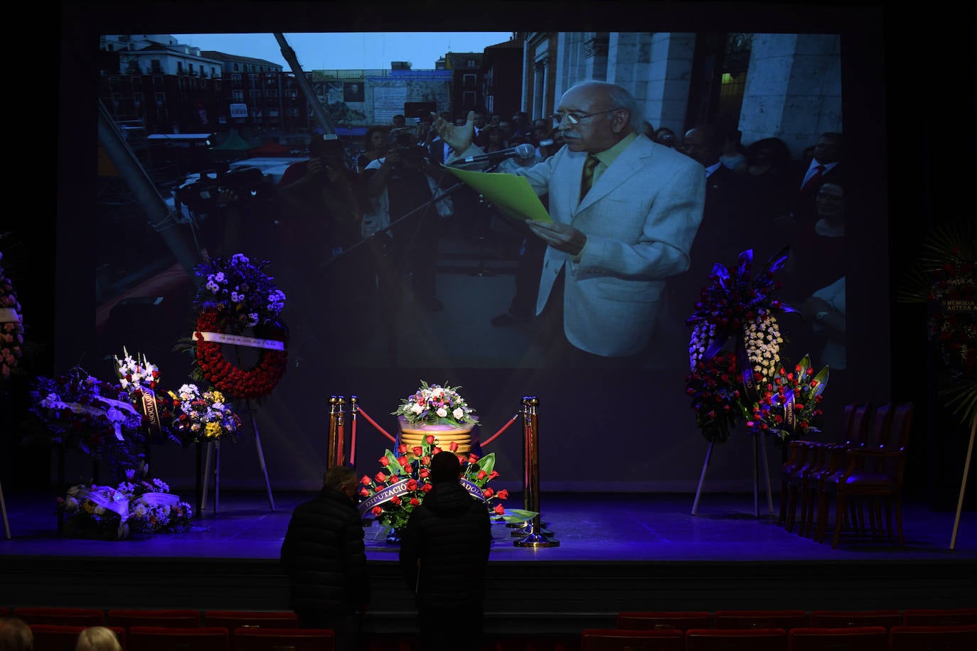 Fotos: La capilla ardiente de Juan Antonio Quintana en el Teatro Zorrilla de Valladolid