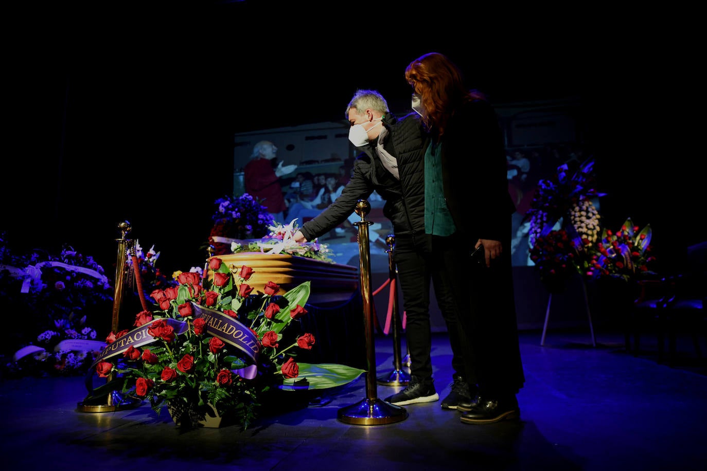 Fotos: La capilla ardiente de Juan Antonio Quintana en el Teatro Zorrilla de Valladolid