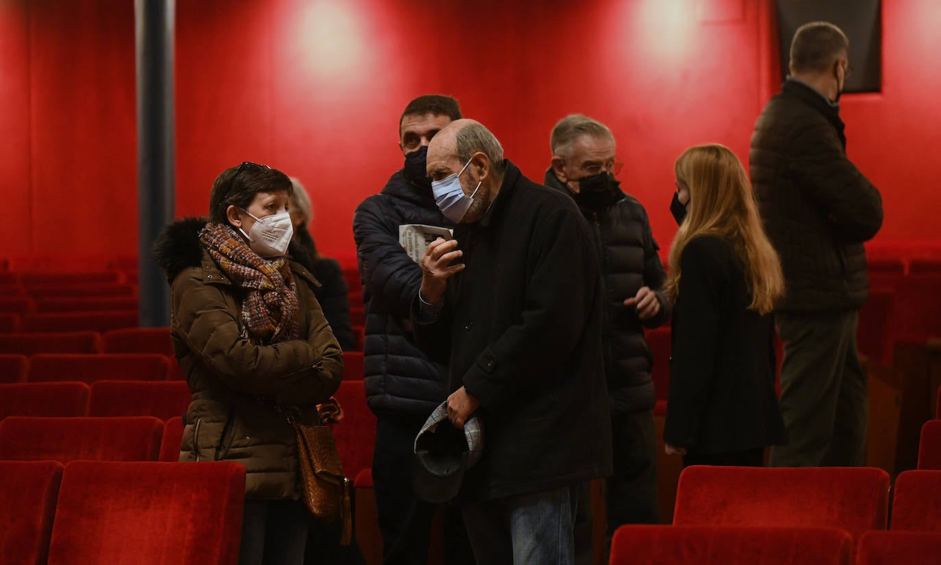 Fotos: La capilla ardiente de Juan Antonio Quintana en el Teatro Zorrilla de Valladolid