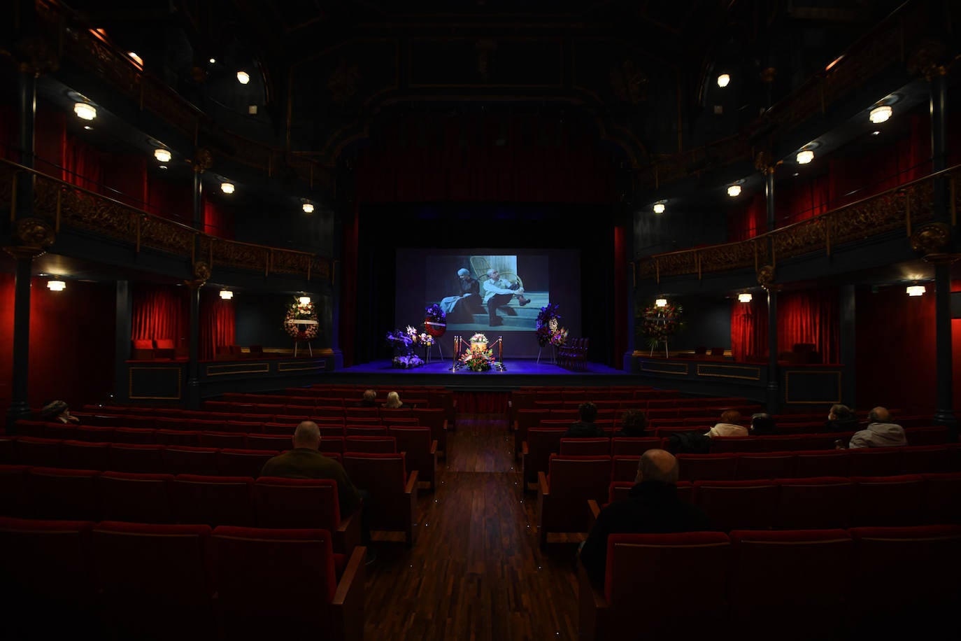 Fotos: La capilla ardiente de Juan Antonio Quintana en el Teatro Zorrilla de Valladolid