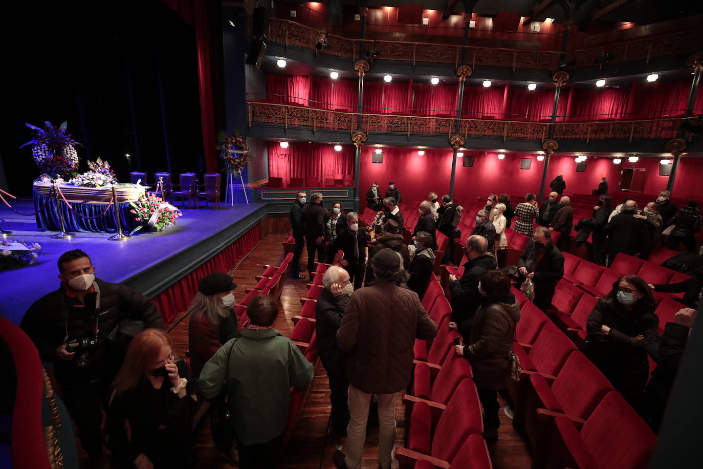 Fotos: Capilla ardiente de Juan Antonio Quintana en el Teatro Zorrilla (2/2)