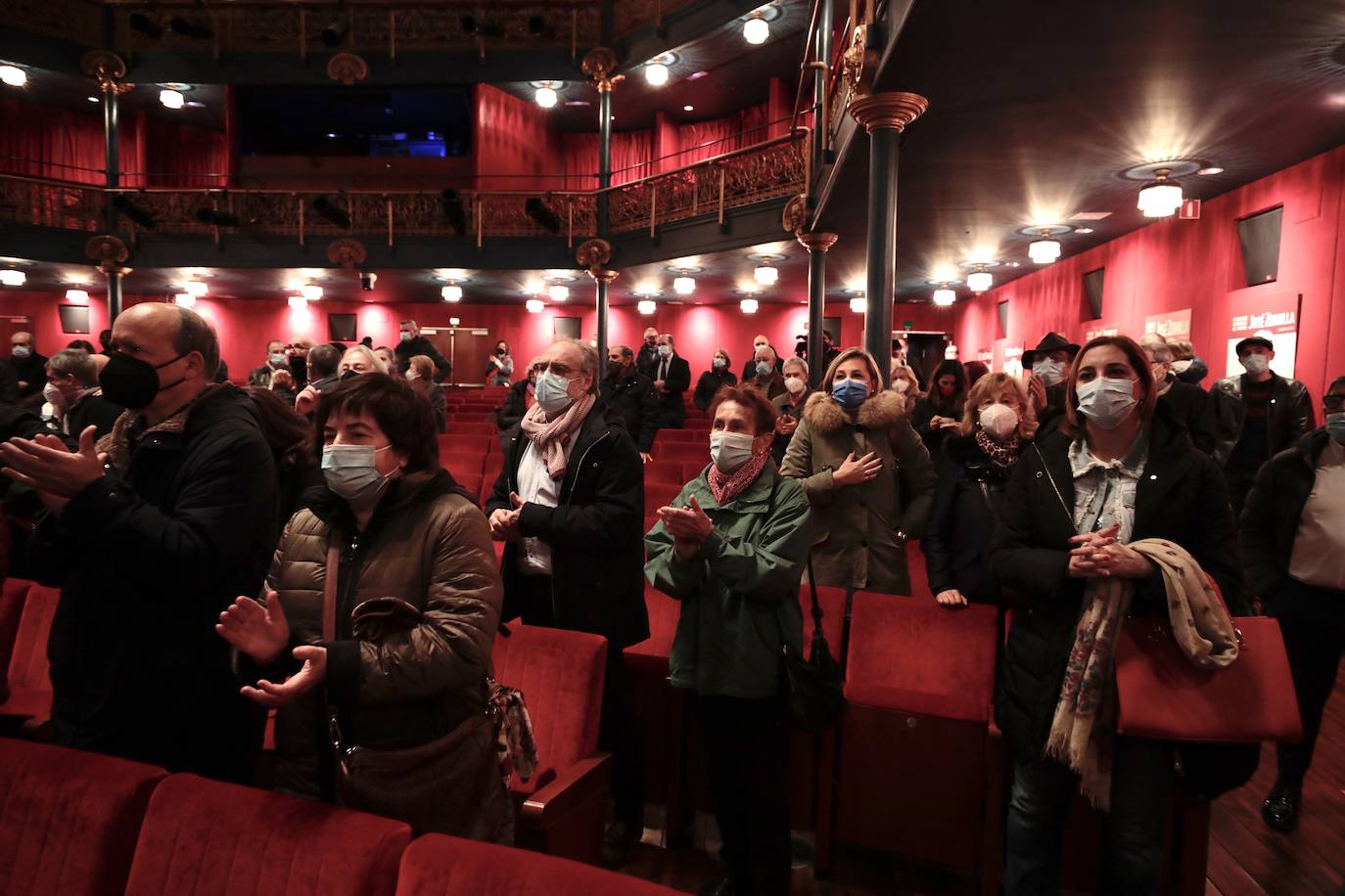 Fotos: Capilla ardiente de Juan Antonio Quintana en el Teatro Zorrilla (2/2)