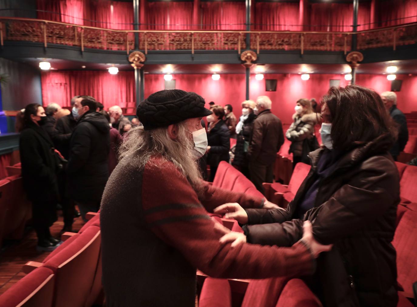 Fotos: Capilla ardiente de Juan Antonio Quintana en el Teatro Zorrilla (2/2)