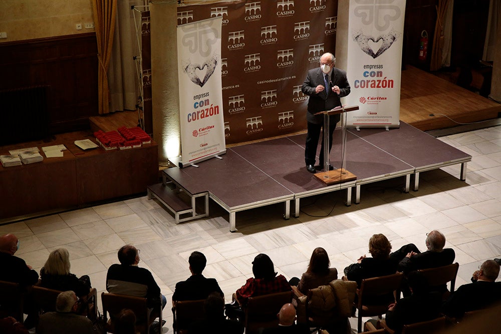Cáritas entrega en el Casino de Salamanca diplomas y distinciones a las entidades colaboradoras durante la pandemia 