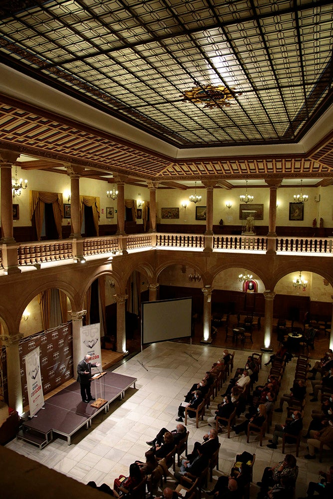 Cáritas entrega en el Casino de Salamanca diplomas y distinciones a las entidades colaboradoras durante la pandemia 
