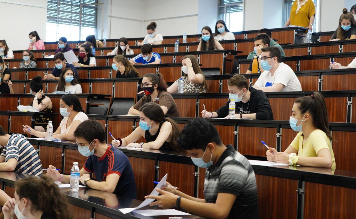 Alumnos en una facultad de la Universidad de Salamanca. 