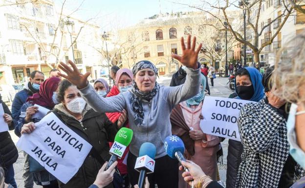 Hakima, la madre de K.E.Z. , la menor de 14 años presuntamente asesinada ayer por un joven de 22 años en Alcalá la Real (Jaén).