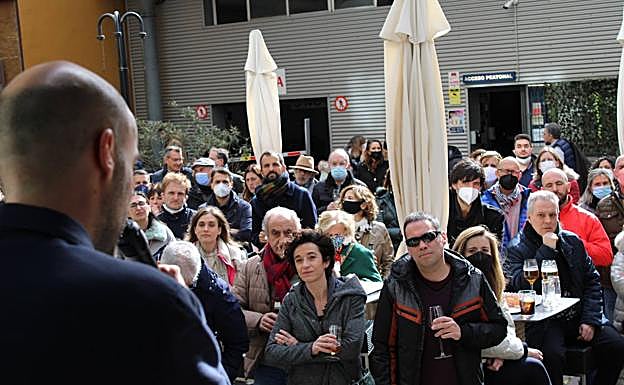 Público asistente a la presentación del libro de Olcese. 
