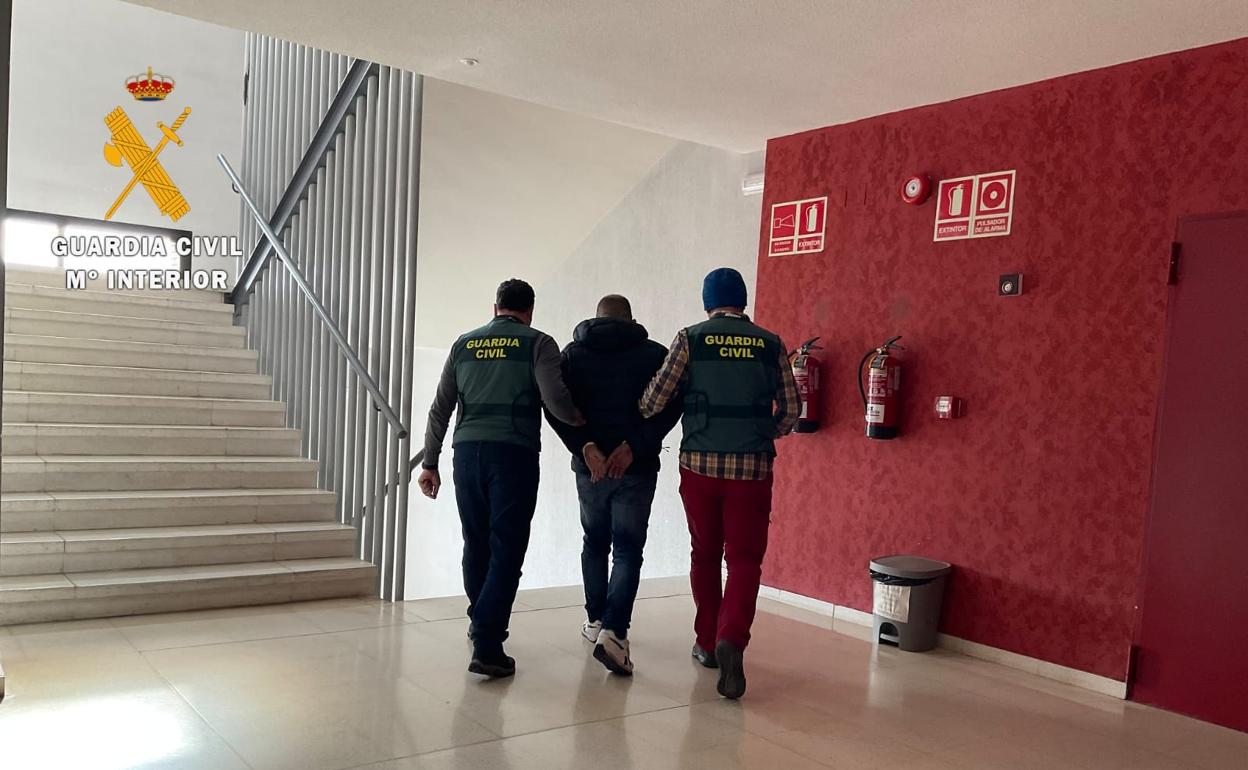 Uno de los detenidos.