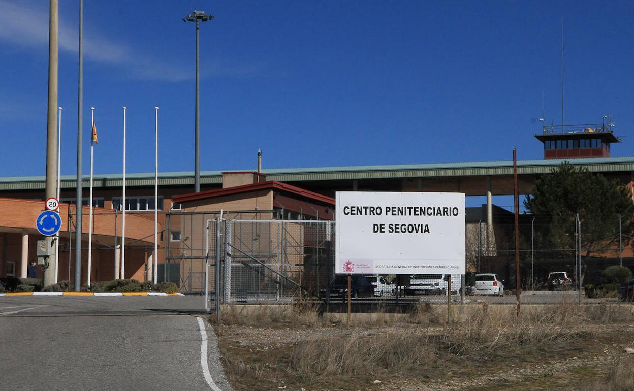 Entrada al centro penitenciario de Segovia, en el barrio incorporado de Perogordo. 