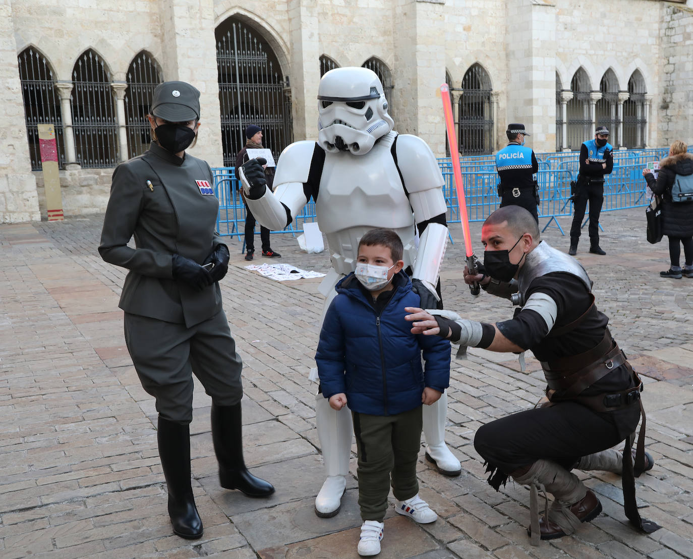 Fotos: La nave de &#039;Star Wars&#039; vacuna ilusión en Palencia