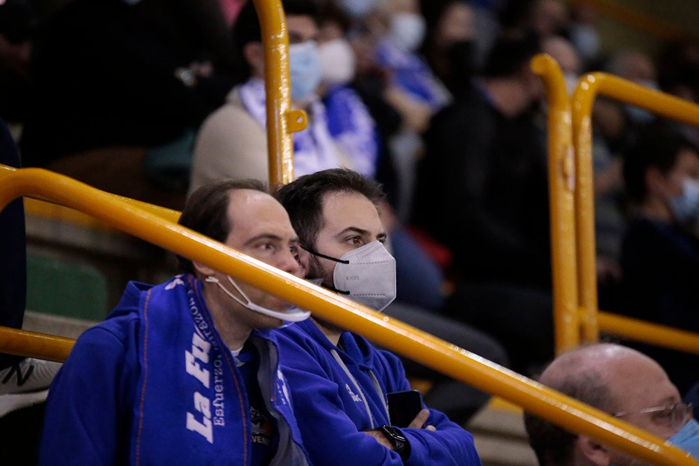Regreso de la afición del CB Avenida a Würzburg tras dos semanas si ver a su equipo en una noche en la que tocó sufrir ante el Estudiantes
