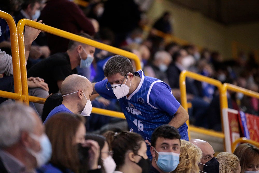 Regreso de la afición del CB Avenida a Würzburg tras dos semanas si ver a su equipo en una noche en la que tocó sufrir ante el Estudiantes