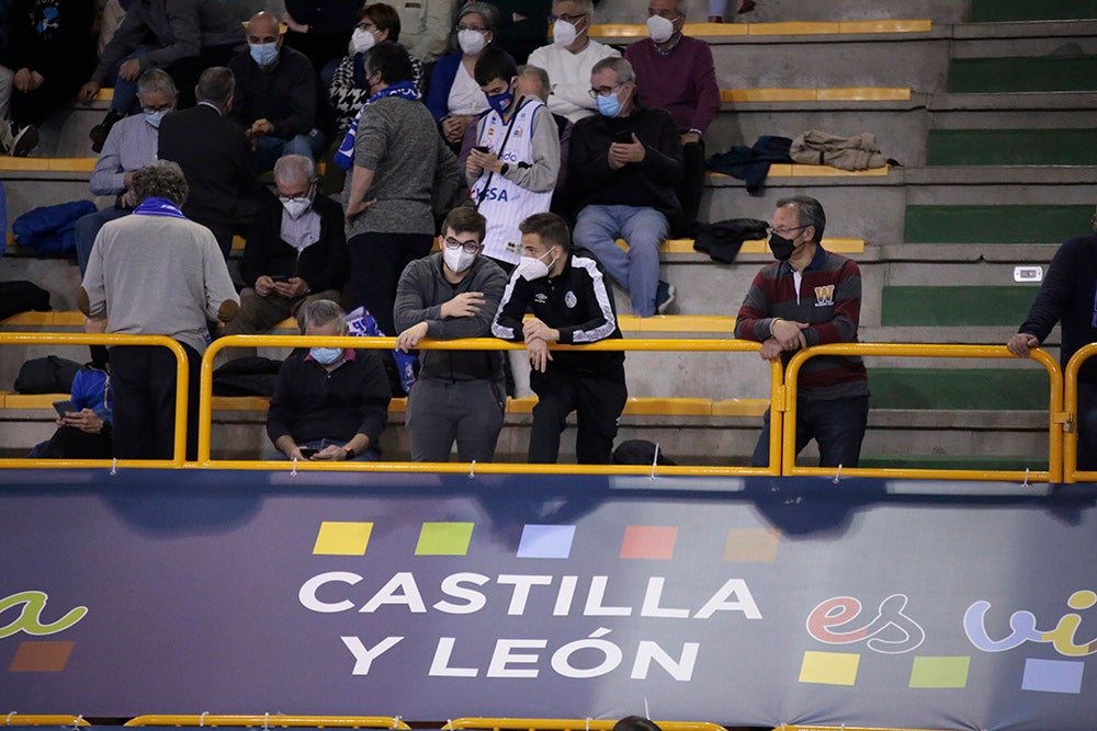 Regreso de la afición del CB Avenida a Würzburg tras dos semanas si ver a su equipo en una noche en la que tocó sufrir ante el Estudiantes
