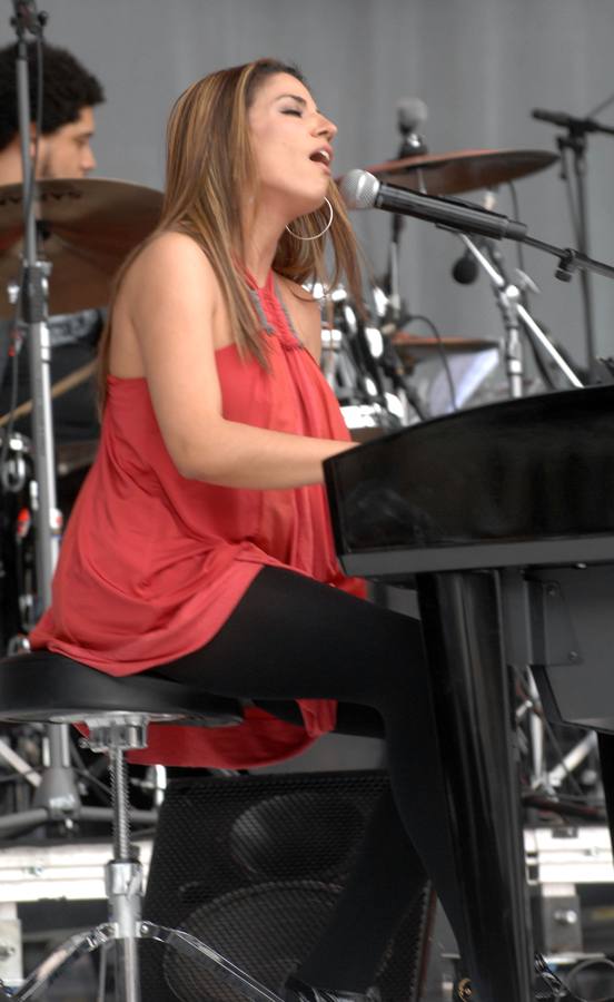 30.05.09 La cantante latinoamericana, Lena Burke, durante su actuación en el Festival Valladolid Latino.