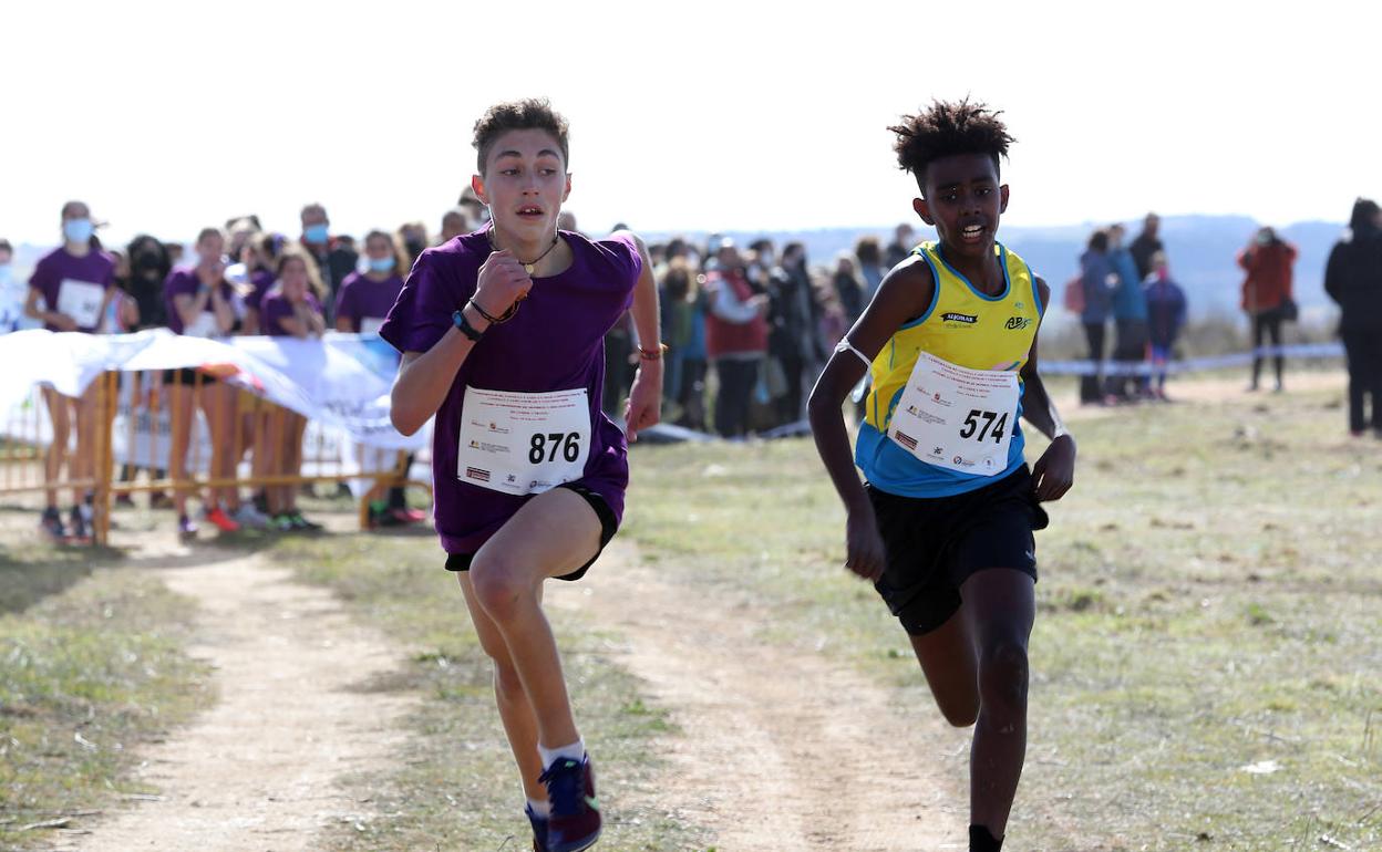 Viciosa y Yanos Mateos en los metros finales. 