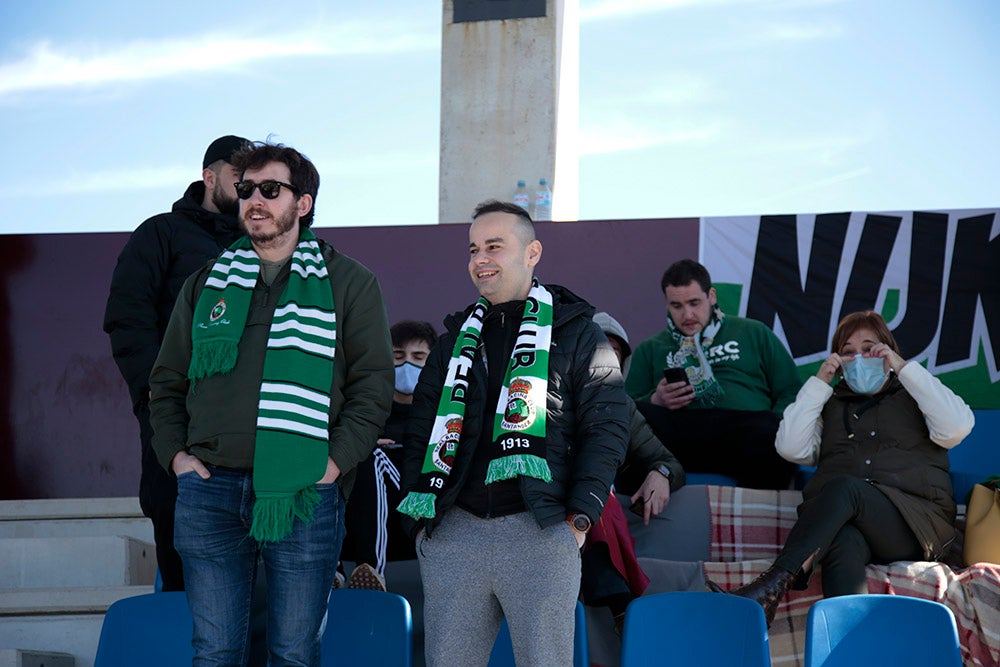 La afición racinguista tiñó de verde el Reina Sofía para celebrar el buen momento de su equipo