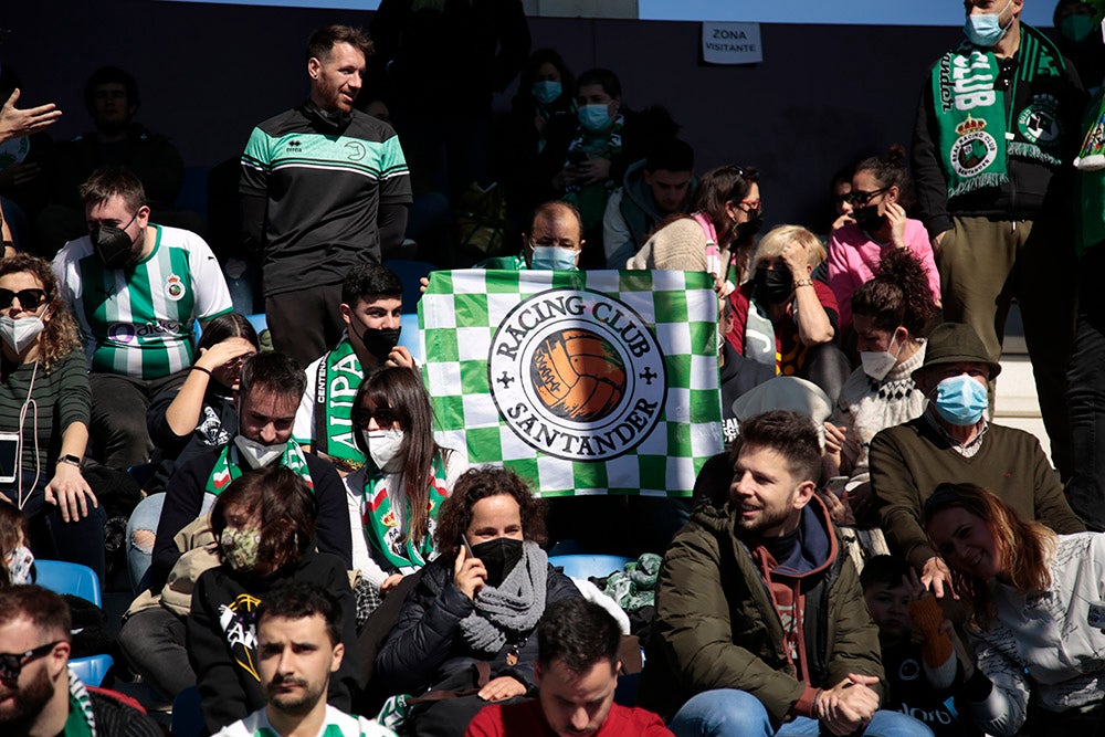 La afición racinguista tiñó de verde el Reina Sofía para celebrar el buen momento de su equipo