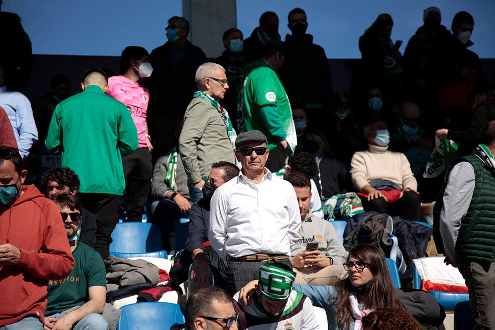 La afición racinguista tiñó de verde el Reina Sofía para celebrar el buen momento de su equipo