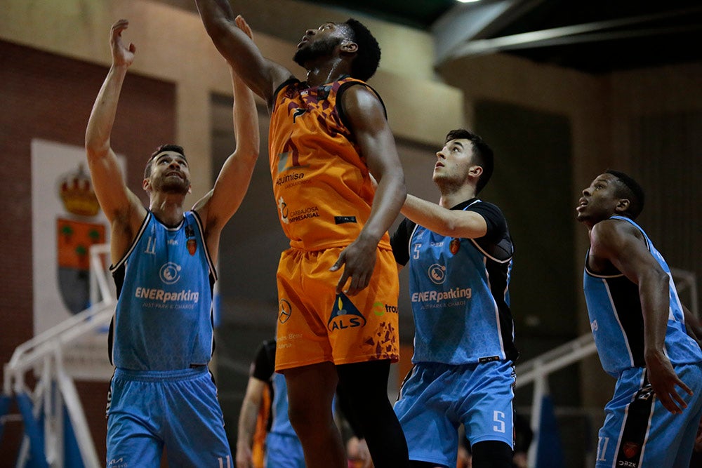 Un perdido Aquimisa Carbajosa deja su salvación pendiente de un milagro (75-90)