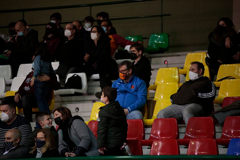 Un perdido Aquimisa Carbajosa deja su salvación pendiente de un milagro (75-90)