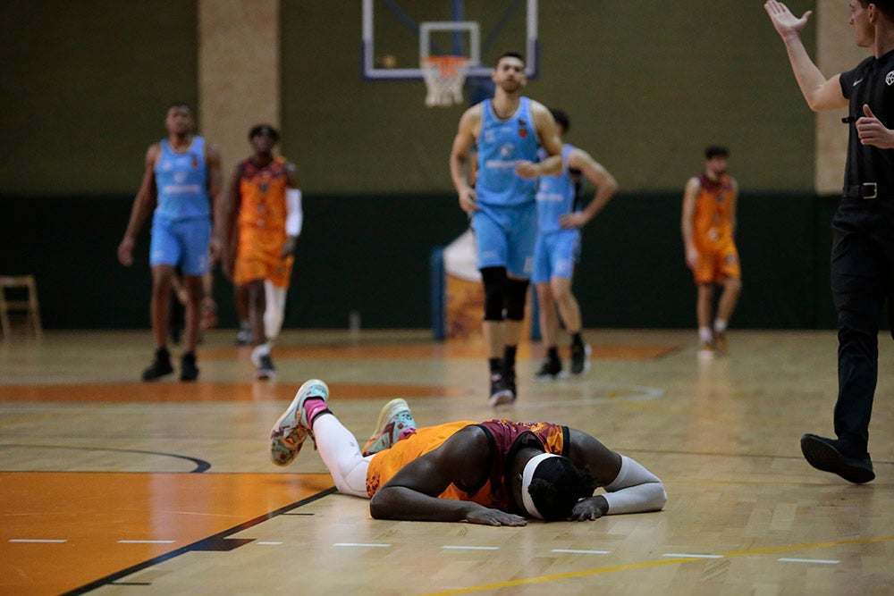 Un perdido Aquimisa Carbajosa deja su salvación pendiente de un milagro (75-90)